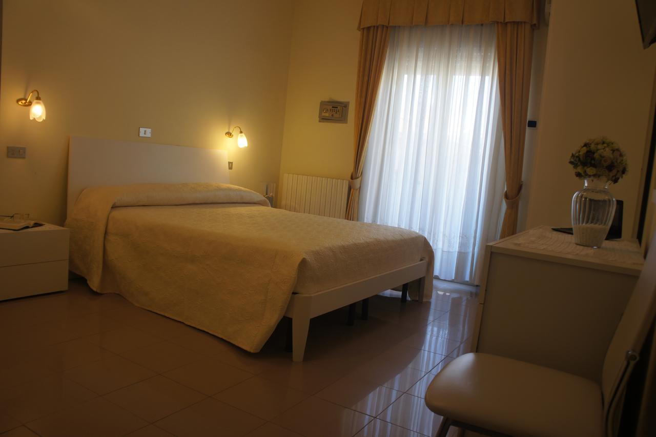 Hotel Solaris Giulianova Zewnętrze zdjęcie